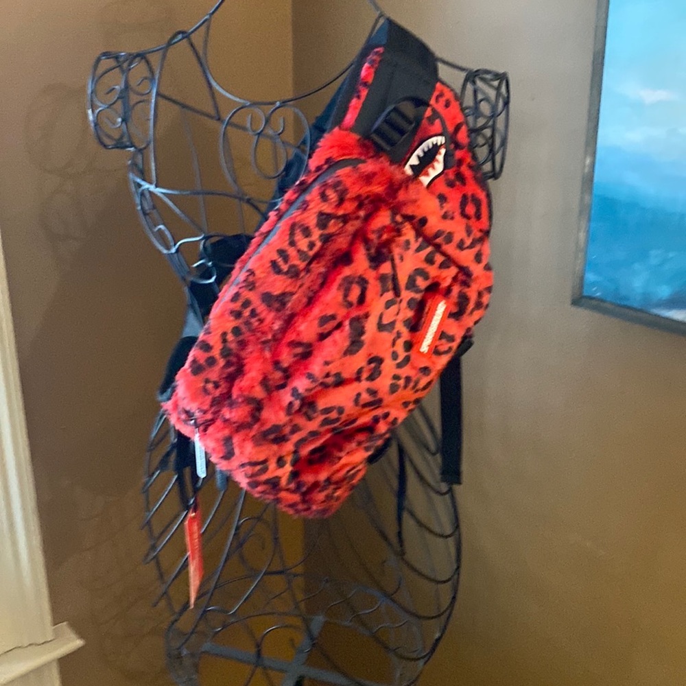 The spray phantom pack red and black leopard print with authentic patch